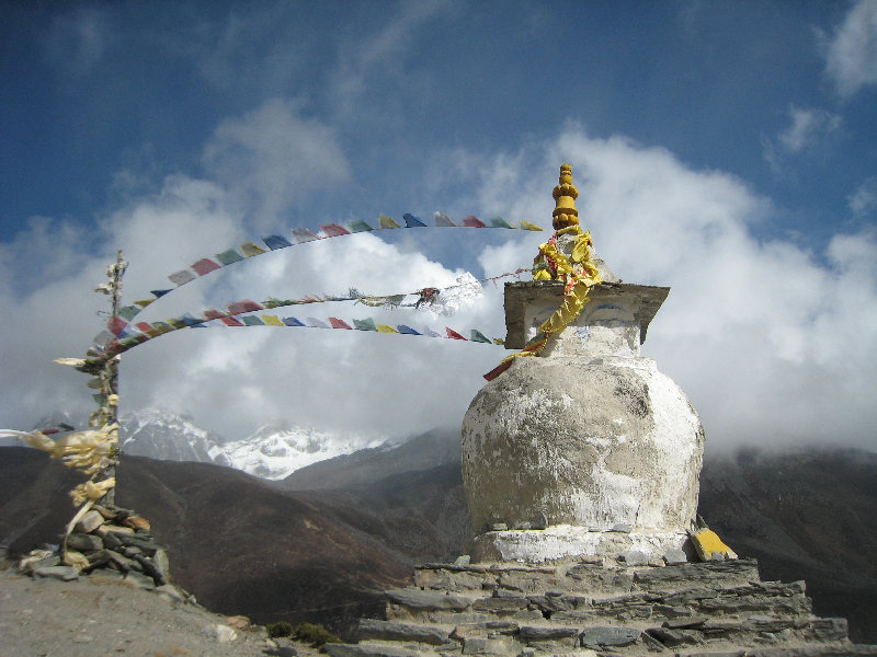 ../trek_apres_Baruntse100.jpg