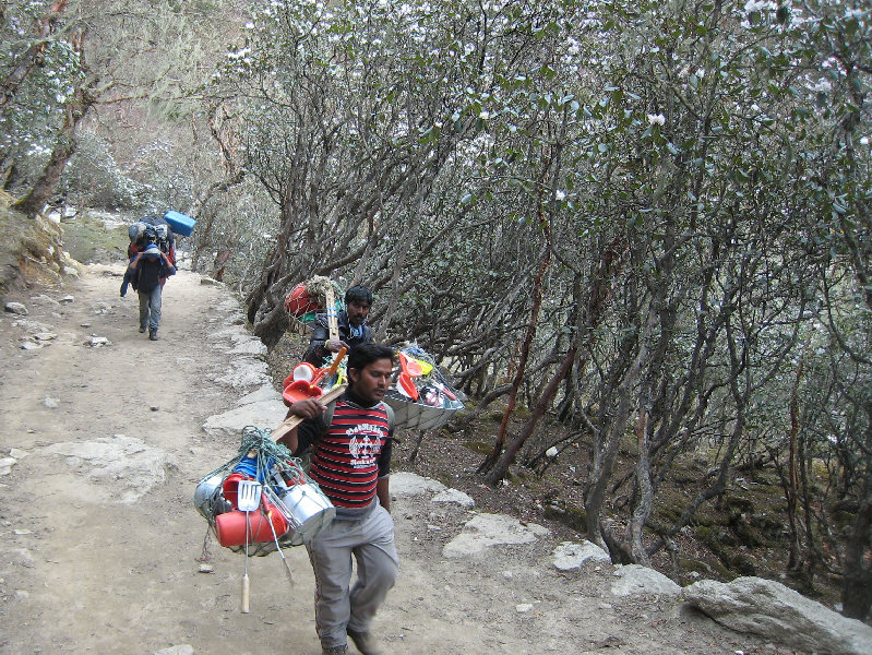 ../trek_apres_Baruntse160.jpg