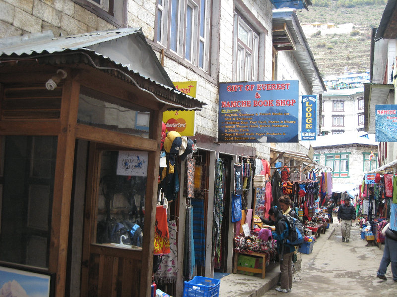 ../trek_apres_Baruntse166.jpg